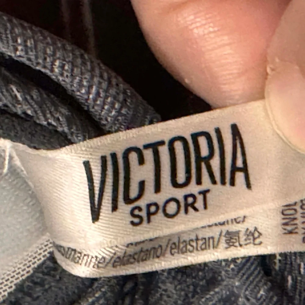 Victoria's Secret Gray Sports Bra front zip 34DD with padding - Picture 5 of 7